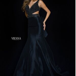 Elegant Black Evening Gown